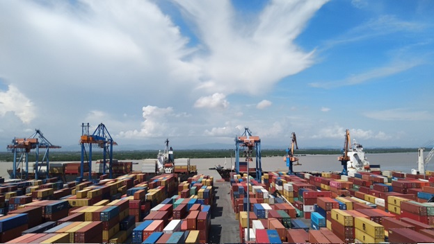 Economic breathing from goods through seaports